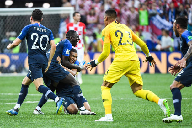 在桌球馆中 在桌球馆中