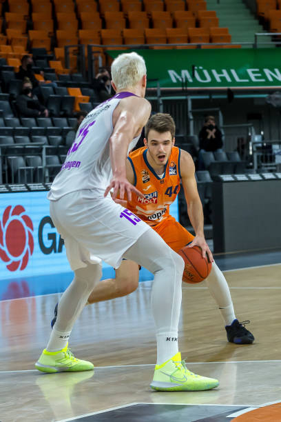 少年投身篮 少年投身篮